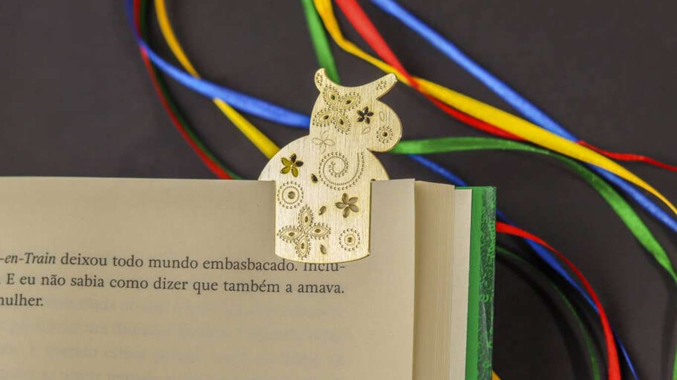 Conheça marcadores de página artesanais carregados de brasilidade e afeto