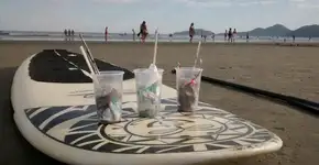 Coleta de lixo da praia garante aulas grátis de stand up paddle