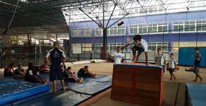 Colégio em Brasília usa Parkour para estimular autoconfiança
