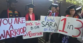 Formatura de Stanford se transforma em protesto contra o estupro