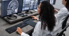 Cientistas comemoram remédio que retarda sintomas do Alzheimer