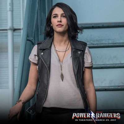 Naomi Scott como Kimberly Hart