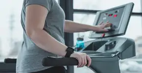 Este é o horário ideal para treinar se você quer perder gordura mais rápido