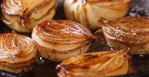 Cebola caramelizada fácil e rápida: eleve seus pratos!