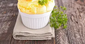 Aprenda como fazer um Soufflé de queijo perfeito sem ser chef de cozinha
