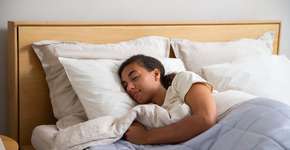 O que significa quando a pessoa fala dormindo?