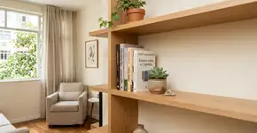 O que percebi na minha decoração depois que deixei espaços vazios na prateleira