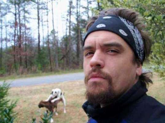 Aquela hora que você finge que está tirando uma selfie só pra registrar alguma cena 