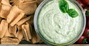 Maionese verde de salsinha e cebolinha pronta em 15 minutos