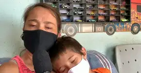 Menino de 11 anos faz primeiros socorros sozinho e salva mãe diabética