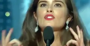 Dia da Mulher: roteirista faz discurso em língua de sinais