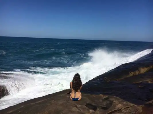 O barulho do mar enquanto tá lá se banhando é maravilhoso