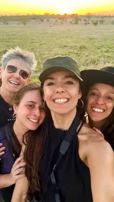 Da esq. para dir. Milly Lacombe, Nathalia Fabro eu (Andrea Miramontes) e Christa Dee durante safári