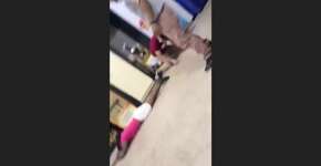 Angolanos são espancados e arrastados para fora de loja no PR