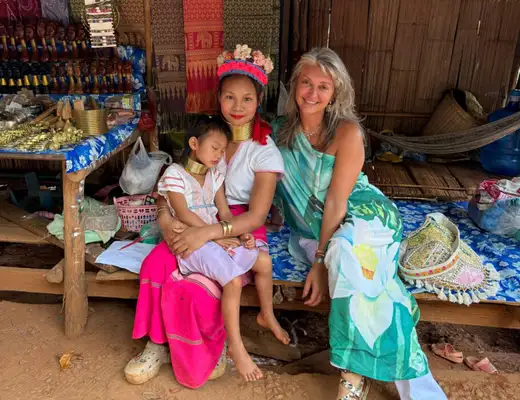 Cátia Frias durante visita à aldeia na Tailândia
