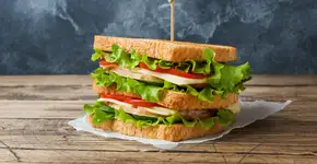 Faça um delicioso sanduíche natural para se alimentar neste calor