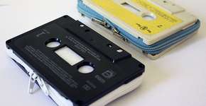 Moedeiras confeccionadas a partir de fitas K7 – R$ 18