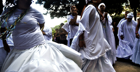 Mulher denuncia empresa após patroa demiti-la por ser negra ‘macumbeira’