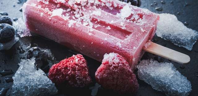 Saiba como fazer o melhor picolé de frutas vermelhas em casa