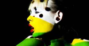 Fotógrafo e artista fazem projeções em corpos de modelos