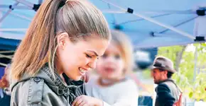 Australiana que fingiu curar câncer com dieta natural é condenada