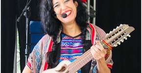 Sons ancestrais do Mawaca na Praça Victor Civita