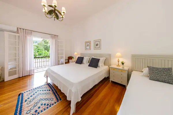 Quartos são amplos e bem iluminados