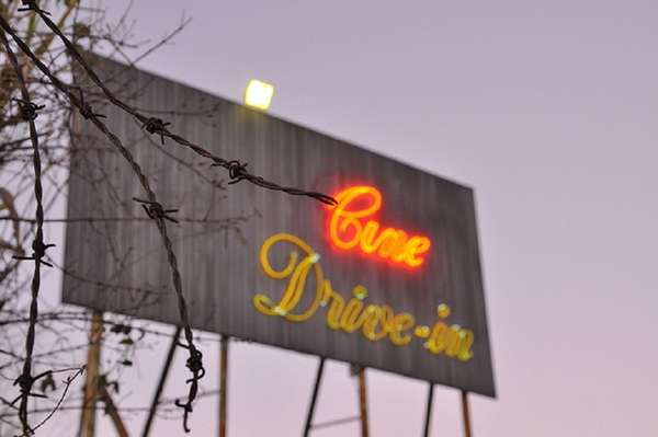 Cine Drive-in lança campanha de financiamento coletivo para pagar novo projetor digital do espaço. Foto: Reprodução