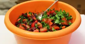 Descubra a receita de molho vinagrete perfeito