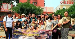 Ativistas protestam contra festival de carne de cachorro na China