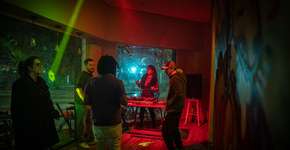 Seu Bigode Bar celebra reinauguração em Pinheiros com espetáculo circense, arte urbana e line-up de peso