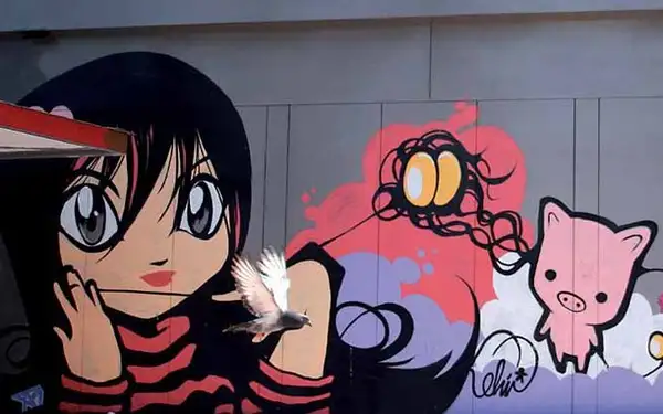 LIBERDADE | No tradicional bairro oriental também é possível encontrar uma infinidade de desenhos. O mais interessante é perceber que grande parte deles segue uma linha menor e mais delicada, podendo encontrar, inclusive, alguns painéis inspirados em mangás e coisas que remetem a temática japonesa. A dica é passear pelos arredores das ruas Galvão Bueno e Glória | Graffiti de Whip (Foto: divulgação)