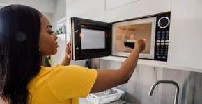 Incêndios e explosões: entenda por que estes alimentos e materiais não podem ir ao micro-ondas