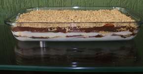 Vai um brigadeiro de milho ou pavê de amendoim?