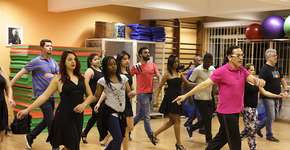 Participe de aula de dança de salão
