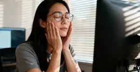 A melhor rotina para evitar fadiga visual no uso de telas