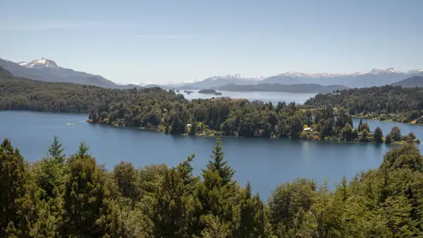 Vista do lago Nahuel Huapi, em Bariloche