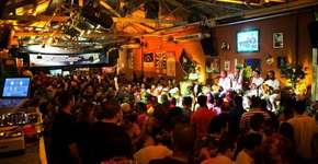 Feijoada e samba no Traço de União