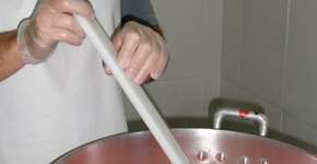 Ex-publicitária faz geleias e fatura divulgando no Facebook