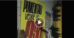 Vídeo com trabalho de cartazista viraliza nas redes