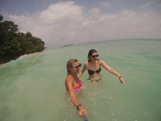 Com Livia Ulian, em Bocas del Toro, Panamá