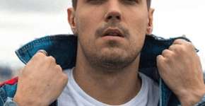 Eric Surita diz que pai o expulsou de casa por bissexualidade