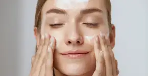 6 segredos que dermatologistas usam para parecer mais jovens