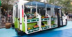 Veículo leva alimentos orgânicos até a casa de clientes no Canadá