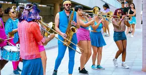 Baile Do Mp: Cerca Frango E Cornucópia Desvairada