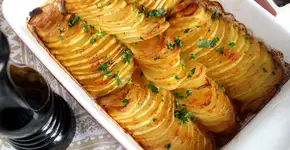 Batata de forno laminada: fácil de fazer e deliciosa