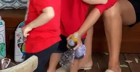 Michel Teló rebate crítica após Fersoza dar selinho no filho em meio à pandemia