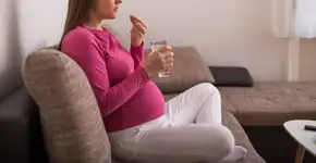 Antidepressivos durante a gestação podem danificar o cérebro do feto