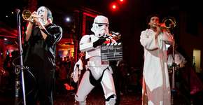 Blocos misturam cinema e TV com carnaval