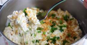 Macarrão com queijo feito em uma única panela